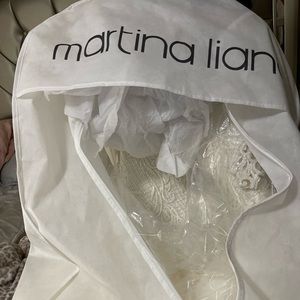 Ivory W/ detachable sleeves sequin w/ sequin sparkles never worn or altered